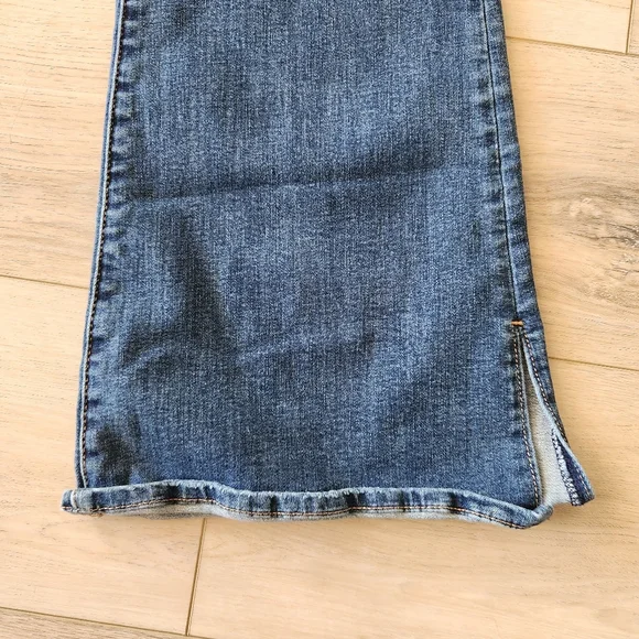 American Eagle Next Level Stretch Hi Rise Flare Jean Womens Size 12 Dark Wash - Picture 3 of 9